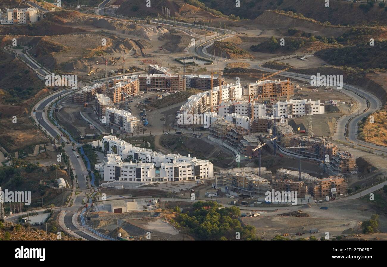 Sviluppo di proprietà di lusso nell'entroterra, su terreno, Costa del Sol, Spagna. Foto Stock