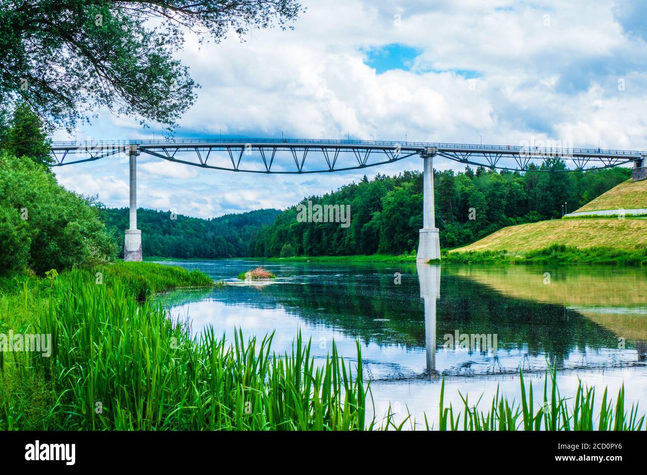 White Rose Pedestrian Bridge sul fiume di Nemunas Foto Stock