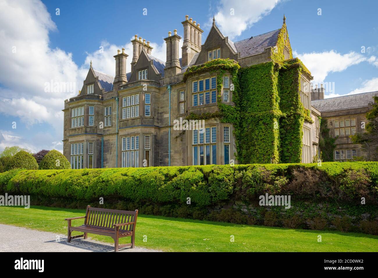 Muckross giardino del castello del Parco Nazionale di Killarney Foto Stock