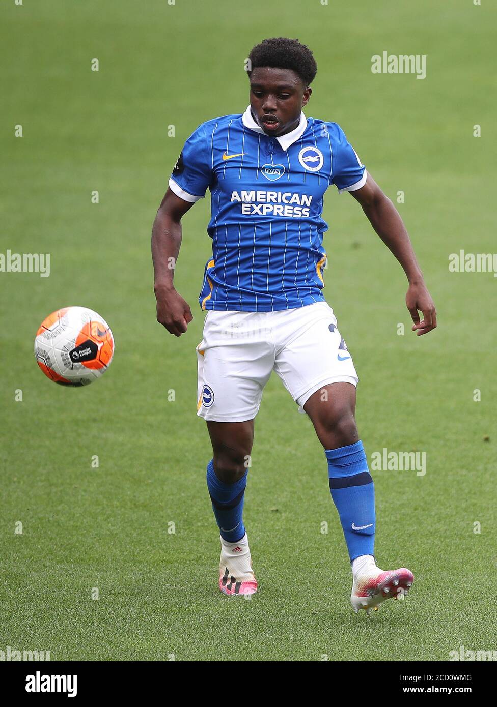 Brighton e Hove Albion's Tariq Lamptey durante la partita della Premier League a Turf Moor, Burnley. Foto Stock