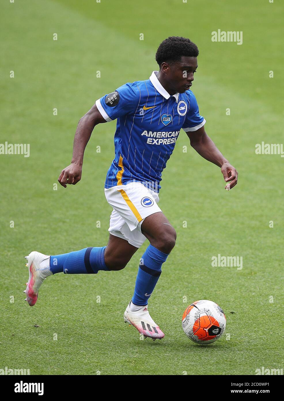 Brighton e Hove Albion's Tariq Lamptey durante la partita della Premier League a Turf Moor, Burnley. Foto Stock