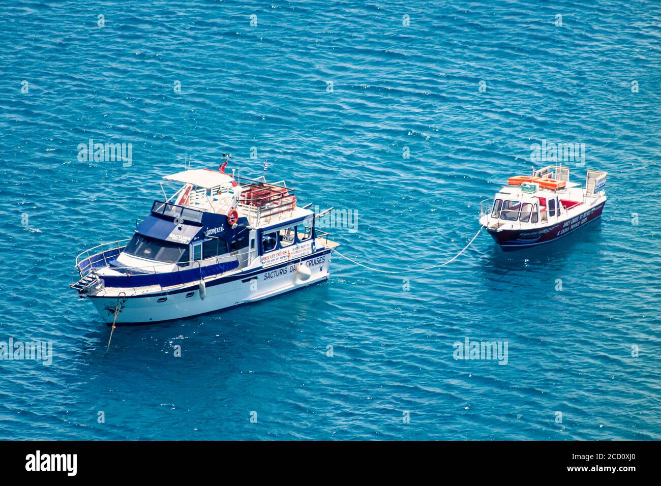 Due barche nell'oceano Foto Stock