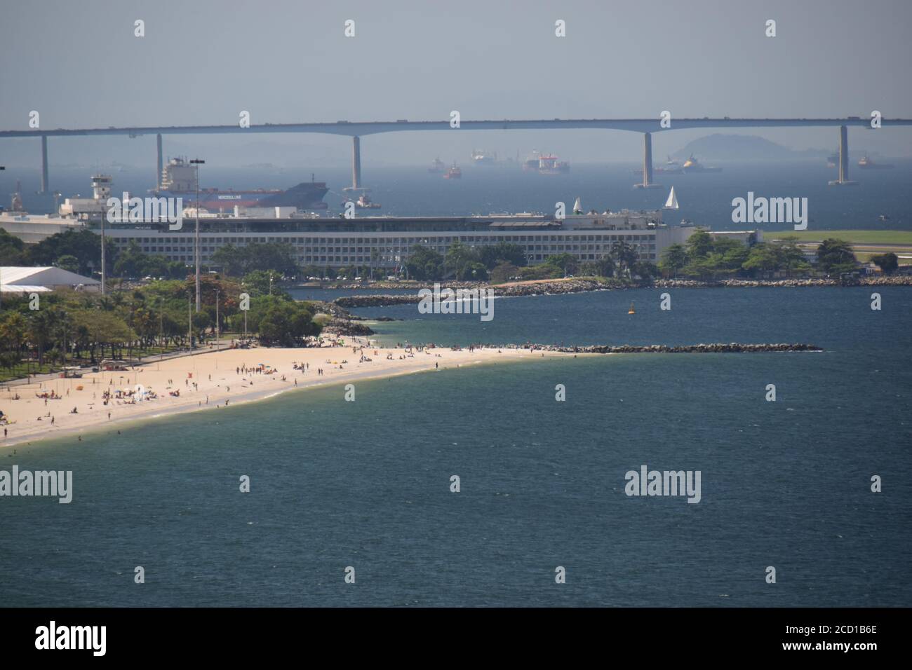 Aeroporto Santos Dumont pista di Rio de Janeiro Brasile Guanabara baia atterraggio in aereo Foto Stock