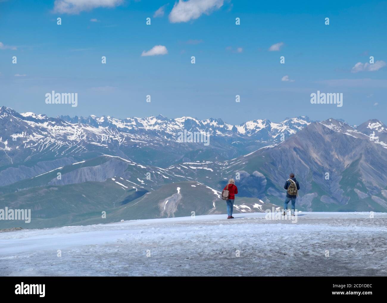 Turisti estivi presso la stazione sciistica di la grave, Hautes-Alpes, Francia Foto Stock