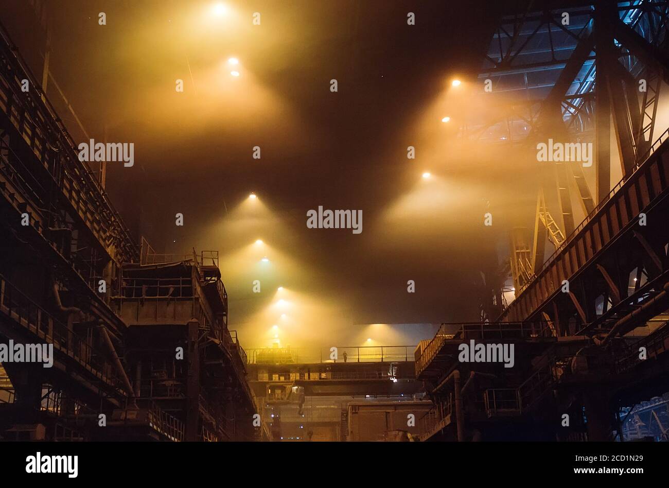 La fusione del metallo in un impianto siderurgico. Industria metallurgica. Foto Stock