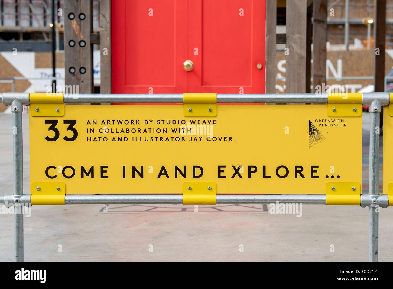 Londra, Regno Unito. 24 Agosto 2020. Un cartello all'installazione artistica '33' dello Studio Weave, in collaborazione con HATO e l'illustratore Jay Cover nella Penisola di Greenwich. Credit: Dave Rushen/SOPA Images/ZUMA Wire/Alamy Live News Foto Stock