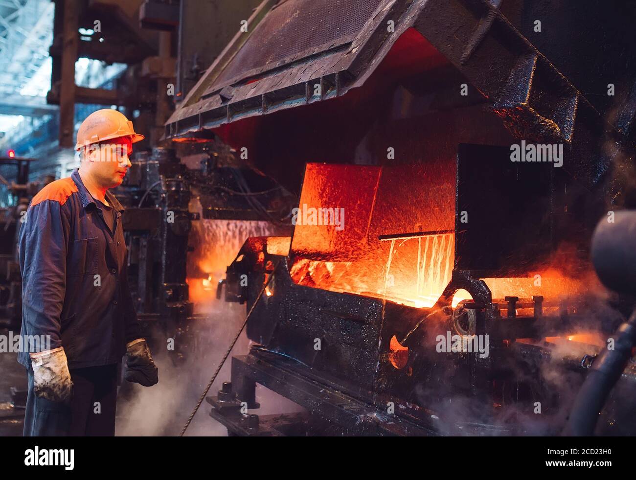 Lavoratori del mulino di acciaio. Produzione o impianto metallurgico. Foto Stock