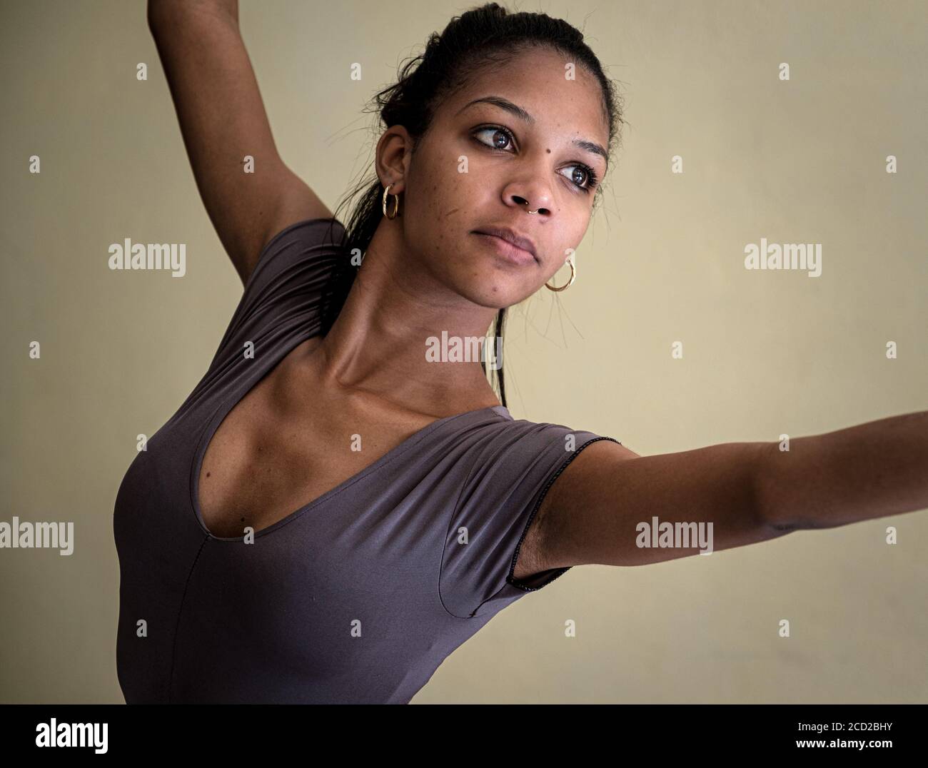 CAMAGUEY, CUBA - CIRCA GENNAIO 2020: Ritratto della ballerina cubana a Camaguey. Foto Stock