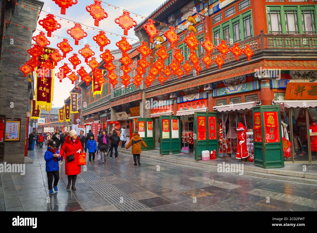 Tianjin, Cina - Gen 16 2020: Guwenhua Jie è un complesso pedonale con il tempio Tian Hou, negozi, chioschi e venditori ambulanti situati sulla wes Foto Stock