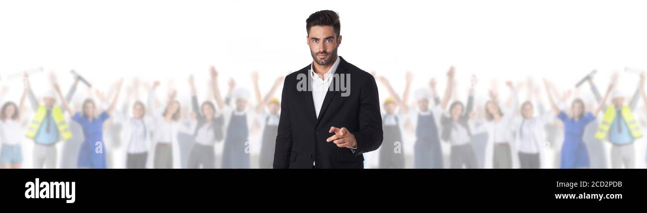 Uomo d'affari che indica voi davanti alla folla di differente settori professioni cooperazione persone ricerca lavoro concetto di gestione del personale Foto Stock