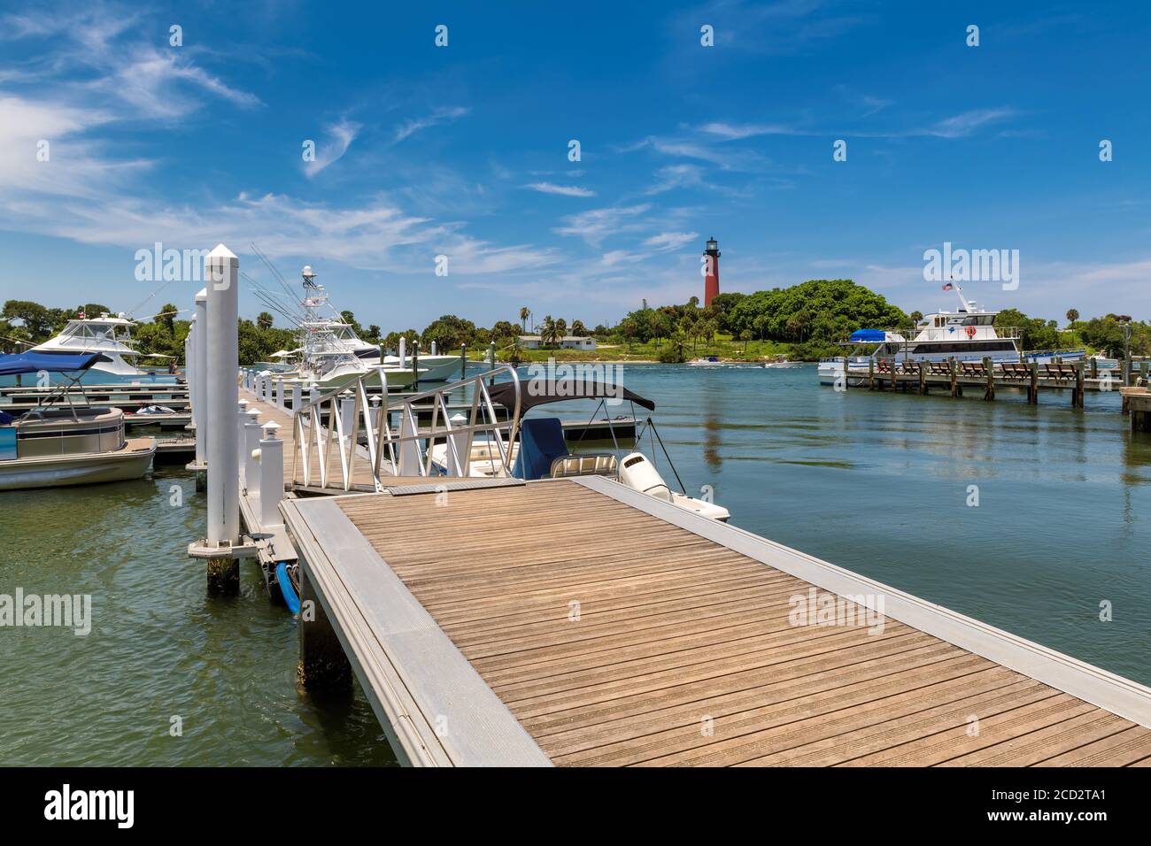 Faro di Giove e molo con yacht, Florida Foto Stock