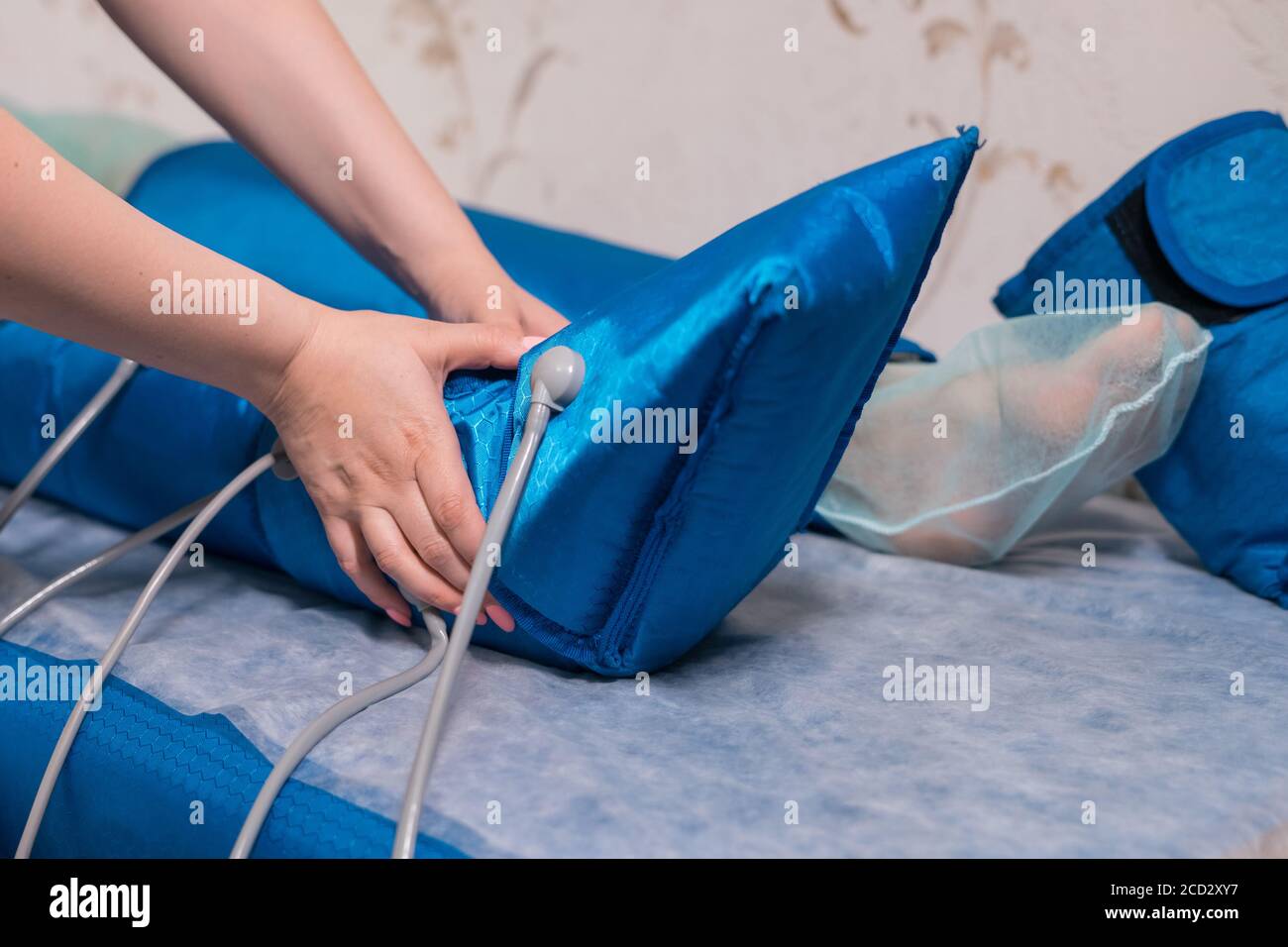 moderna macchina per la pressoterapia medica per il recupero della salute in salone termale Foto Stock