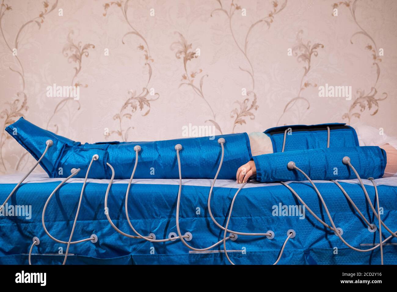 moderna macchina per la pressoterapia medica per il recupero della salute in salone termale Foto Stock