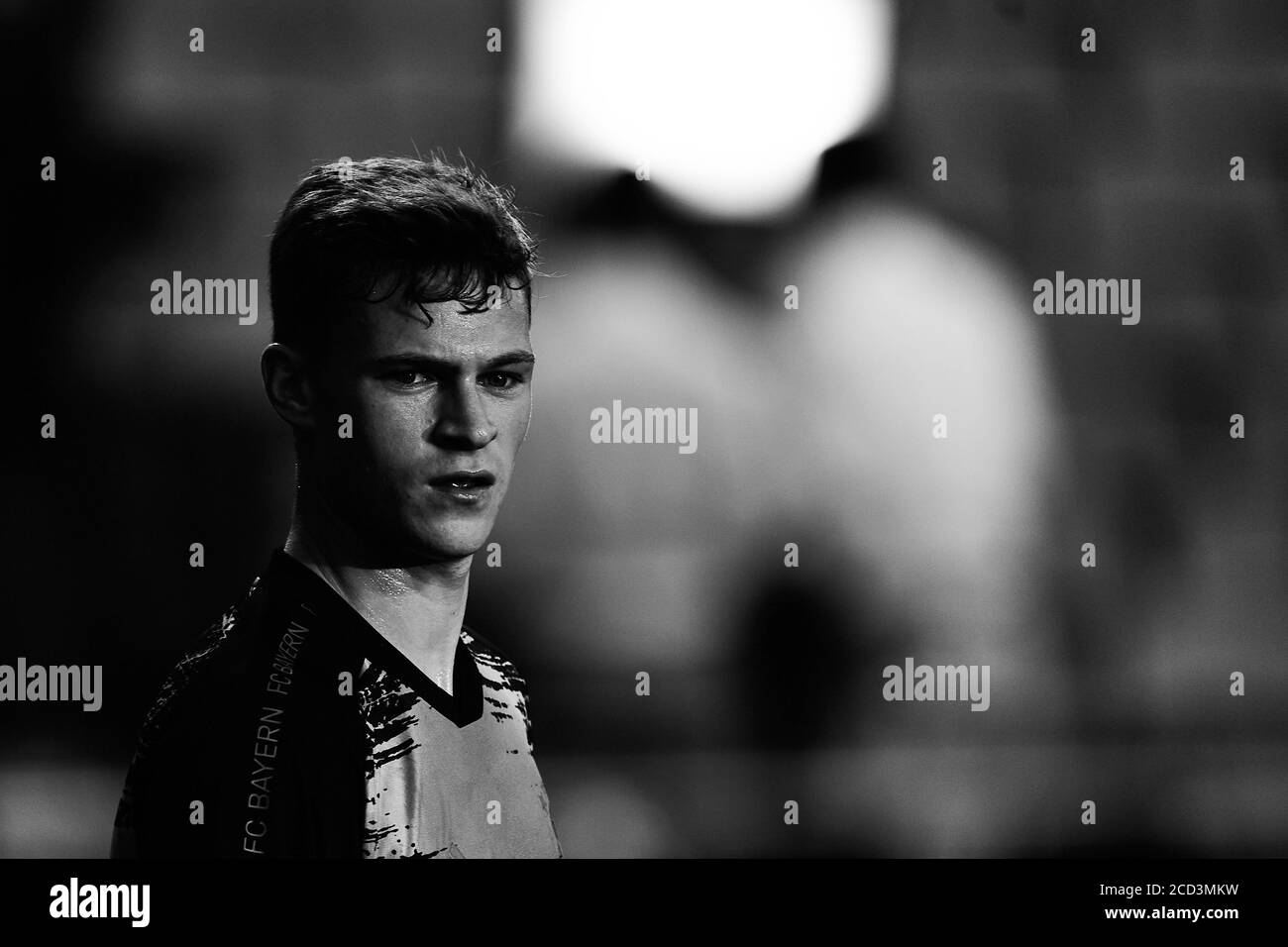 Joshua KIMMICH (M) in serata sole, tramonto, tramonto, ritratto laterale, portrÃ t, ritratto, immagine singola ritagliata, motivo singolo, Champions League di calcio, finale, Paris St. Germain (PSG) - FC Bayern Monaco (M). 0: 1, il 23 agosto 2020 all'Estadio da Luz di Lisbona/Portogallo. FOTO: Peter Schatz/Pool tramite l'agenzia fotografica SVEN SIMON. Ã‚Â | utilizzo in tutto il mondo Foto Stock