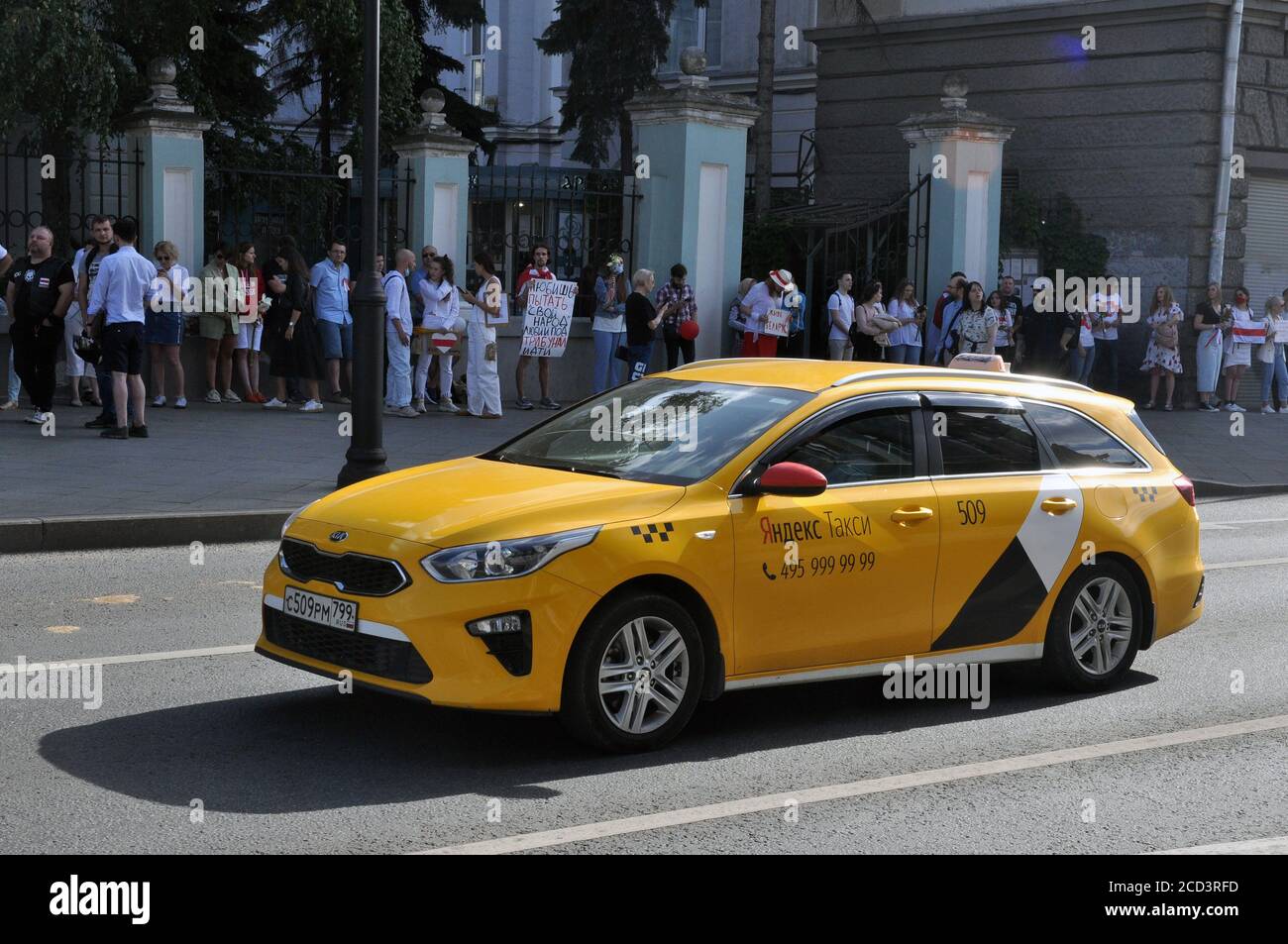Taxi Yandex per le strade di Mosca. La soluzione migliore per il rapporto qualità-prezzo in Russia Foto Stock