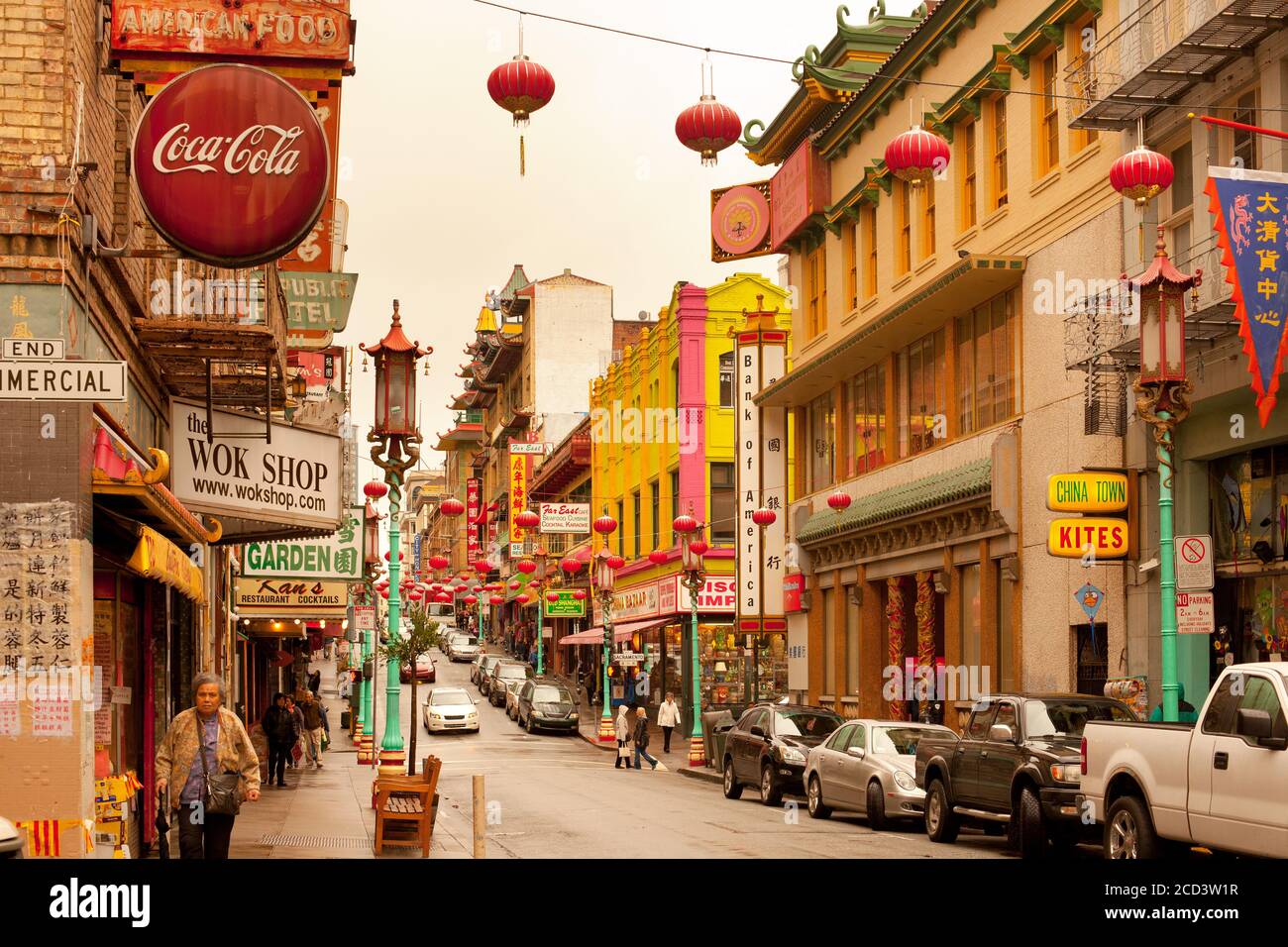 San Francisco, California, Stati Uniti - una vista di Grant Avenue a Chinatown a San Francisco, California. Foto Stock