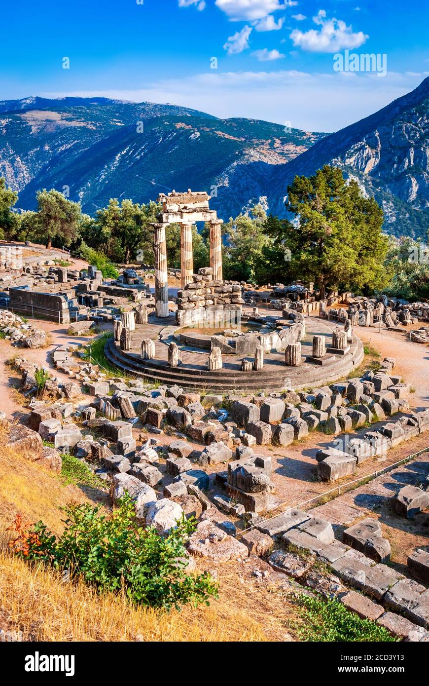 Delfi, Grecia. Tempio Tholos, santuario di Atena Pronaia antica civiltà greca. Foto Stock