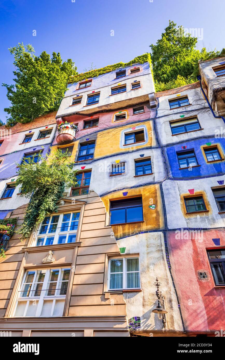 Vienna, Austria - Agosto 2015: Hundertwasserhaus è una casa di appartamenti, un'idea e un concetto dell'artista austriaco Friedensreich Hundertwasser, Wien. Foto Stock