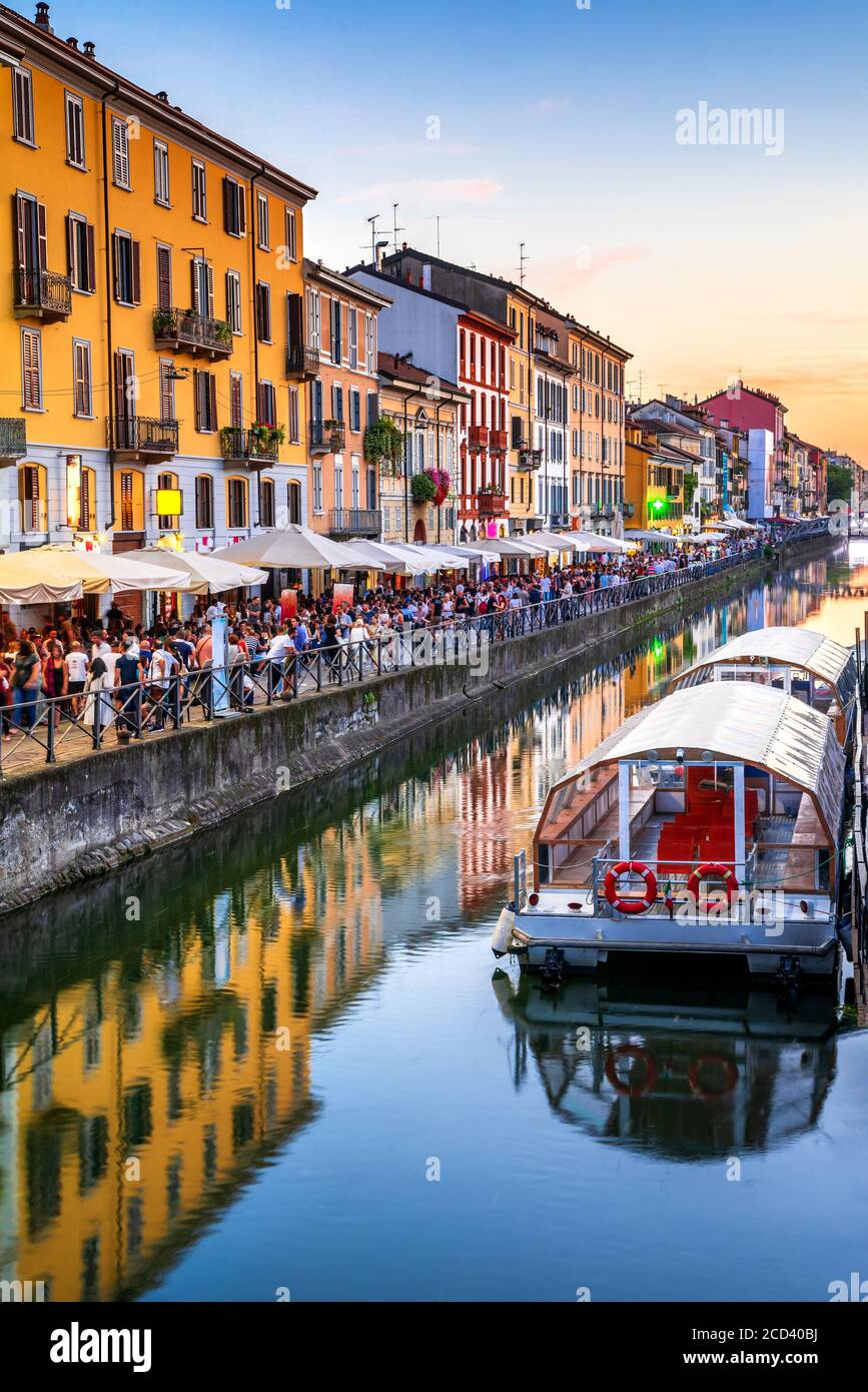 Milano, il canale del Naviglio Grande a Milano, in Lombardia, Italia settentrionale Foto Stock
