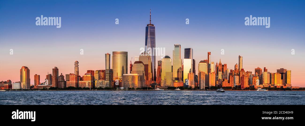 New York. Splendida vista dello skyline di Lower Manhattan dal New Jersey, Stati Uniti d'America. Foto Stock