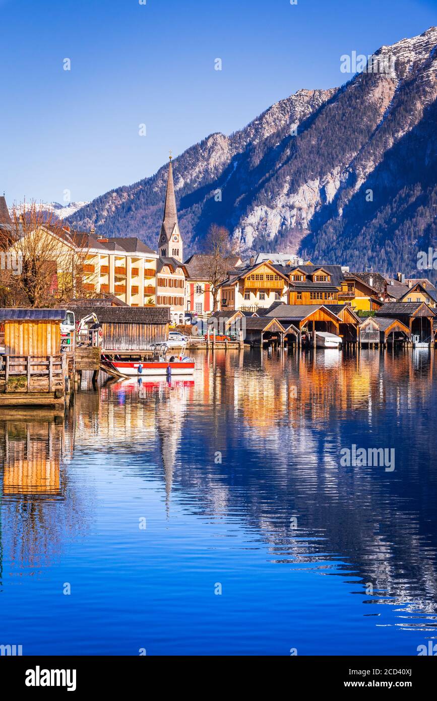 Hallstatt, Austria - Foto panoramica, veduta da cartolina del famoso Hallstatt, villaggio montano dell'UNESCO nell'alta Austria, regione del Salzkammergut. Foto Stock