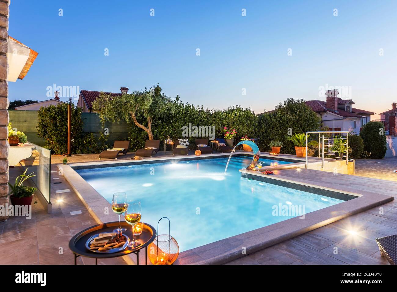 casa vacanze con piscina al tramonto Foto Stock
