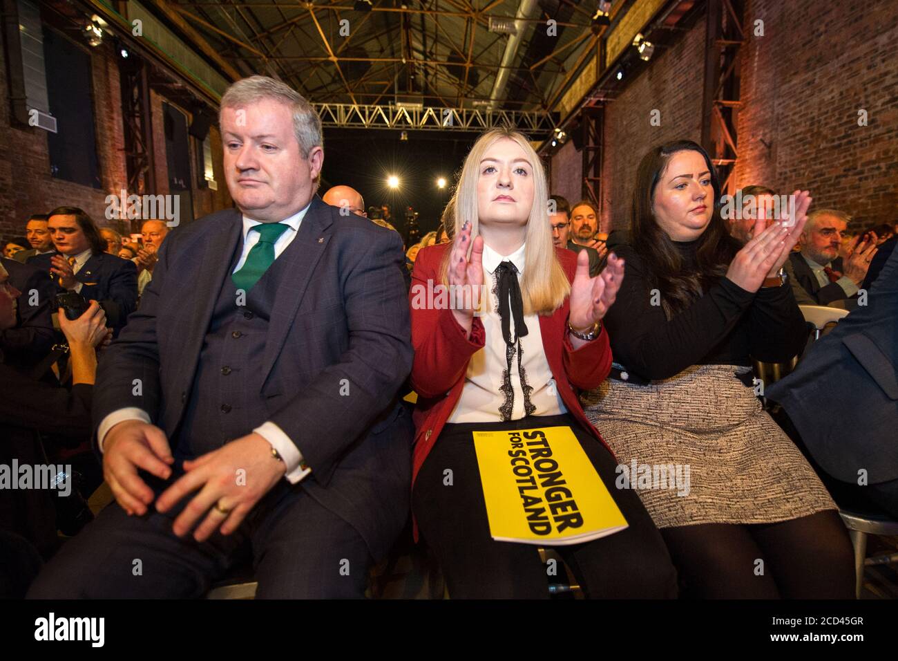 Glasgow, Scozia, Regno Unito. 27 novembre 2019. Nella foto: (A sinistra) Ian Blackford MP; (seconda a sinistra) Amy Callaghan MP. Lancio del manifesto elettorale ufficiale del Partito Nazionale Scozzese (SNP) per le elezioni generali del 12 dicembre 2019. Foto Stock