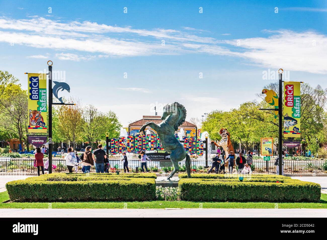Una mostra al Brookfield Zoo con un cavallo in piedi davanti al loro segno. Lo zoo ospita oltre 2300 animali e oltre 450 specie diverse. Foto Stock