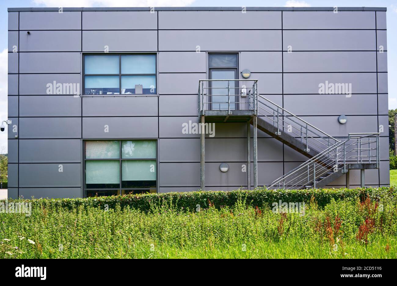 Sideview of Bishopbrook House un edificio altamente sostenibile (Breatham Excellent) per uffici situato presso il Wells Cathedral Park, Wells, Somerset Foto Stock