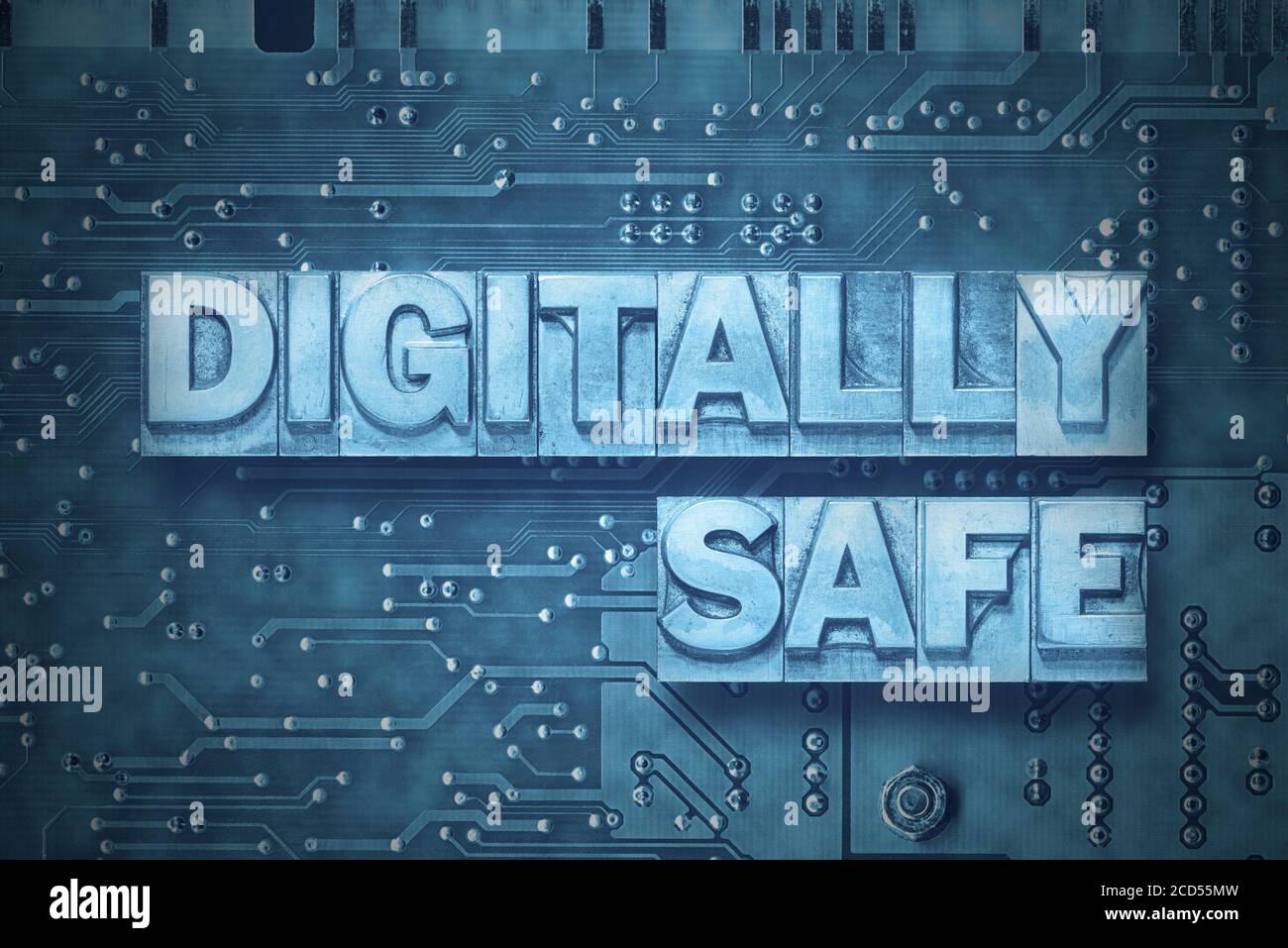 Cassaforte digitale frase composta da metallico blocchi di stampa in rilievo sulla scheda pc sfondo Foto Stock