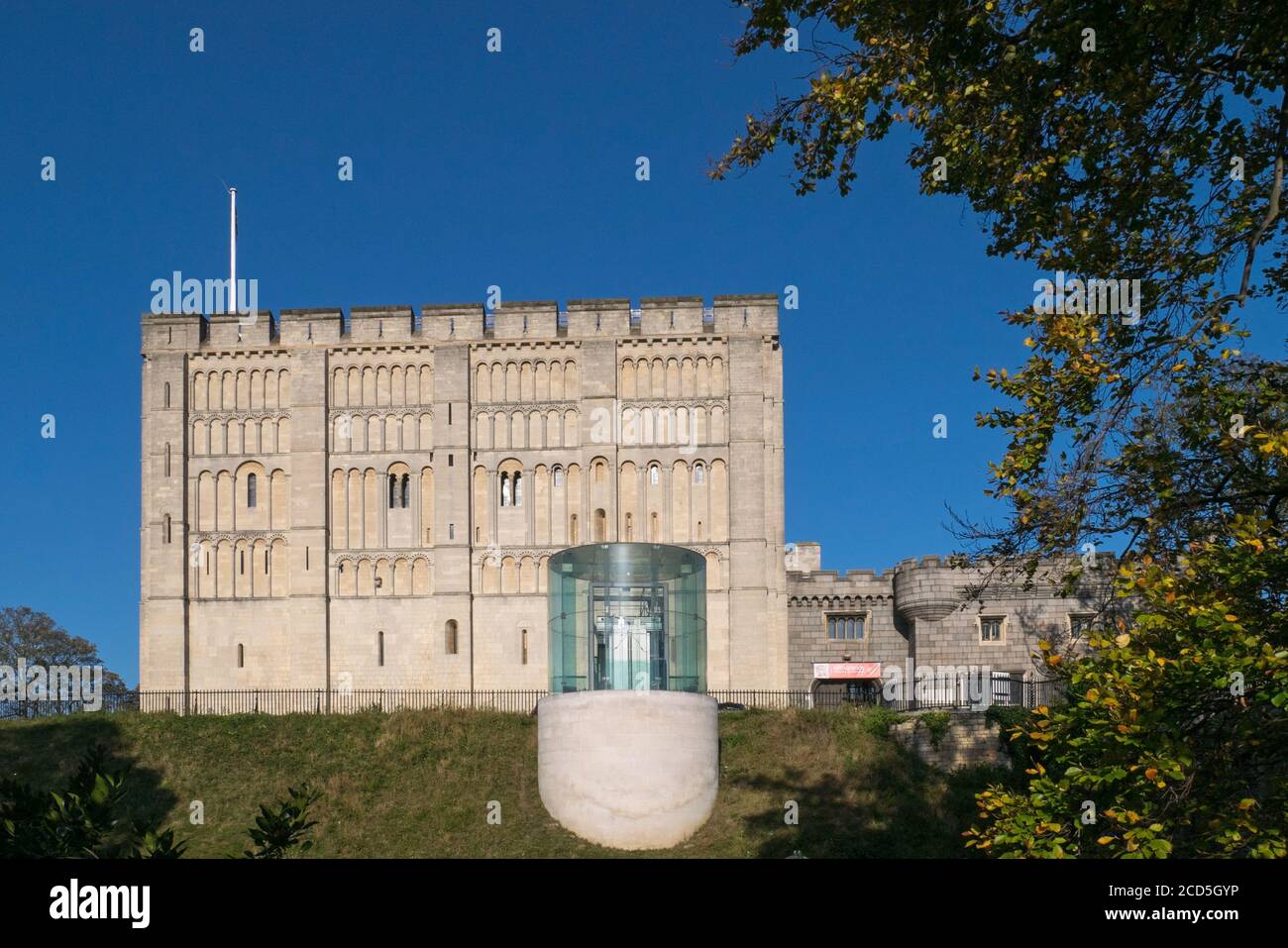 Il castello fortificato di Norwich, oggi utilizzato come museo, e anche luogo di nozze, Norwich, Norfolk, Inghilterra, Regno Unito Foto Stock