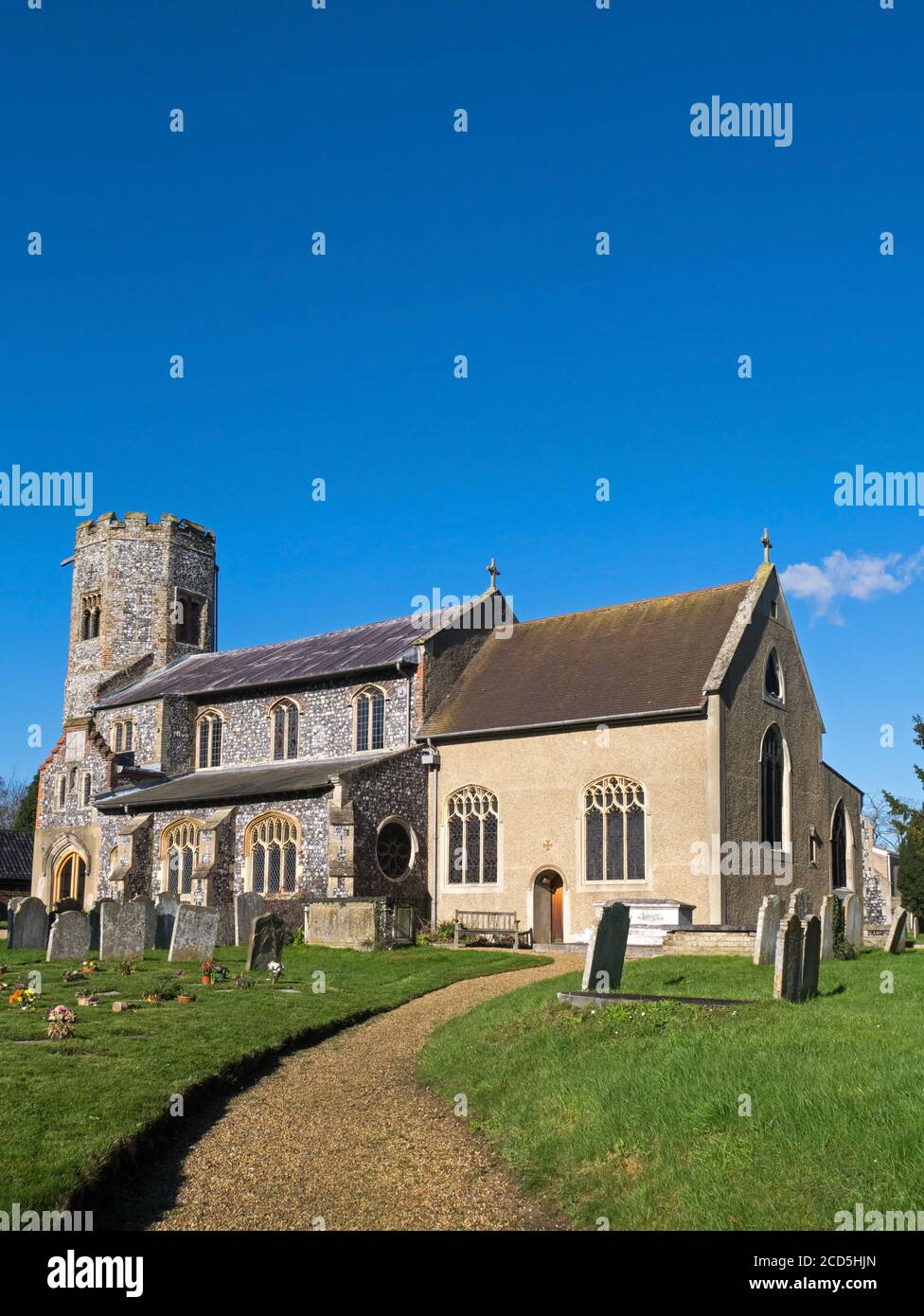 La chiesa parrocchiale di San Margaret del XV secolo, con la sua torre ottagonale, nel villaggio di Old Catton, Norwich, Norfolk, Inghilterra, Regno Unito Foto Stock