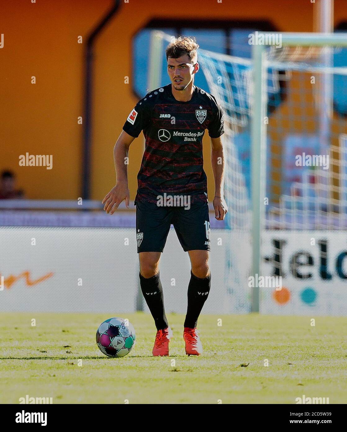 Primo: 26.08.2020, calcio, Helden Cup, stagione 2020/2021, HSV Hamburg Hamburg Hamburg Hamburg - VfB Stuttgart, Pascal Stenzel, VFB Stuttgart, VFB, Stuttgart, azione individuale, | utilizzo in tutto il mondo Foto Stock