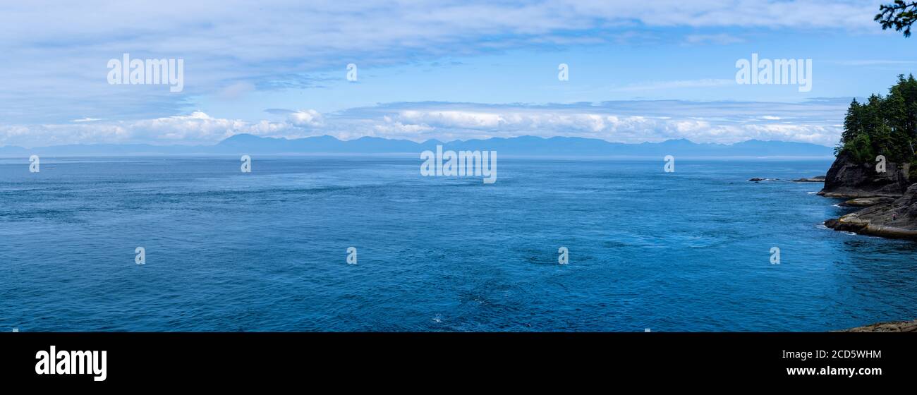 Paesaggio con vista sulla costa dell'Oceano Pacifico, Cape Flattery, riserva indiana Makah, Washington, Stati Uniti Foto Stock