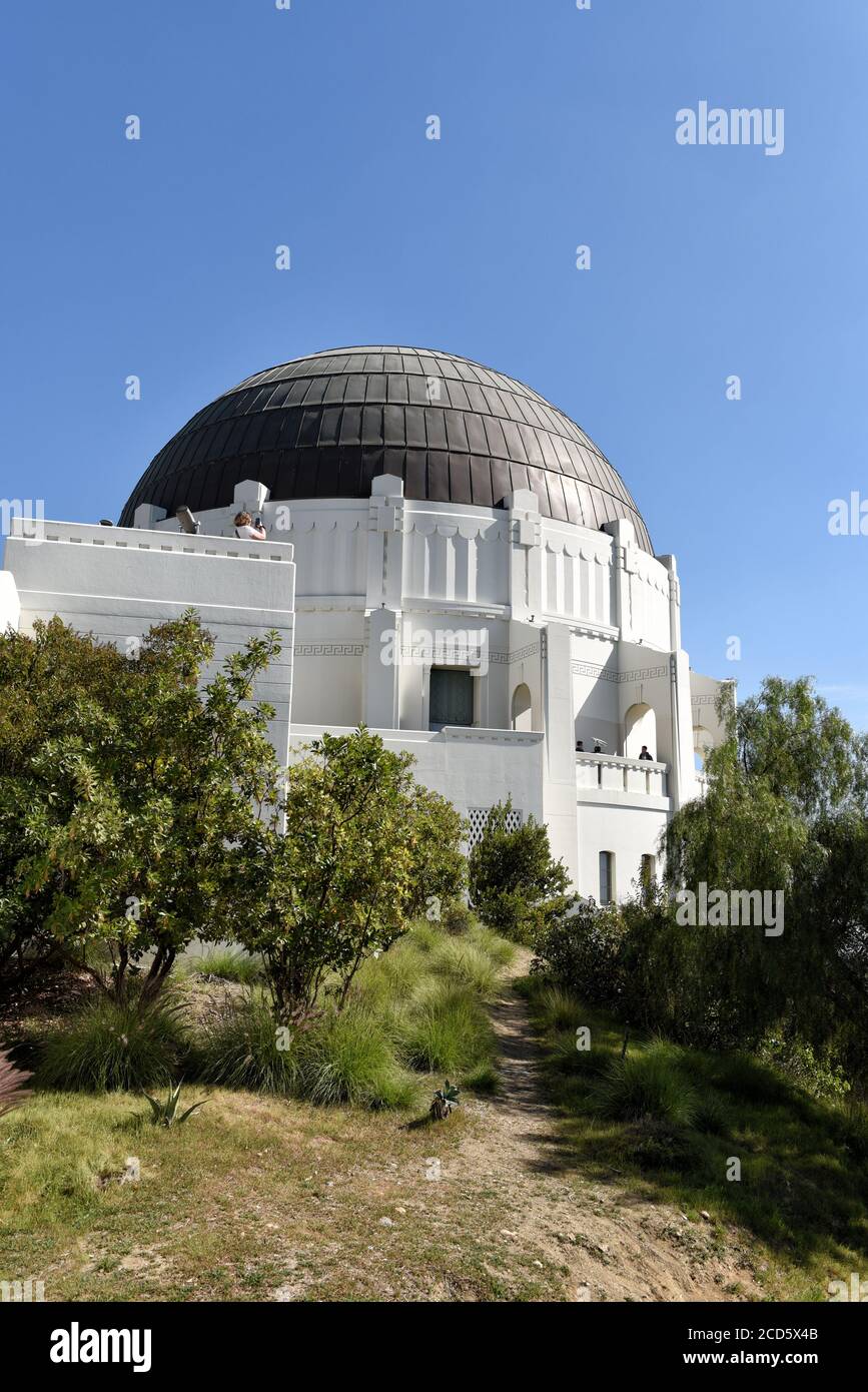 LOS ANGELES, CALIFORNIA - 12 FEB 2020: Il Western Dome presso l'Osservatorio di Griffith Park ospita il Triple Beam Coelostat che riflette la luce solare del po Foto Stock