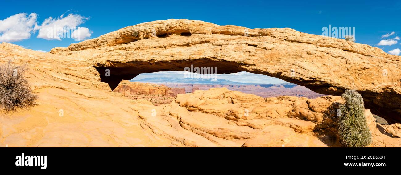 Vista del Mesa Arch, Canyonlands National Park, Moab, Utah, USA Foto Stock