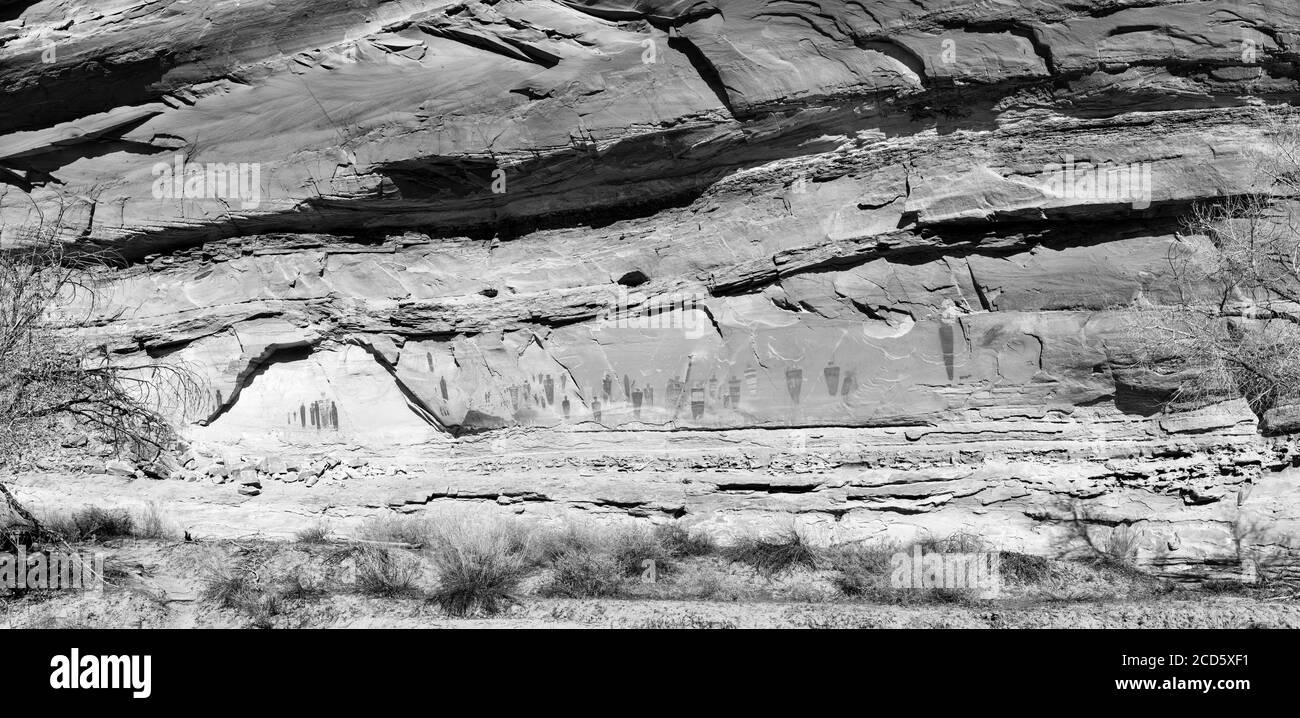 Primo piano di antichi pittogrammi, Horseshoe Canyon, Canyonlands National Park, Emery County, Utah, USA Foto Stock