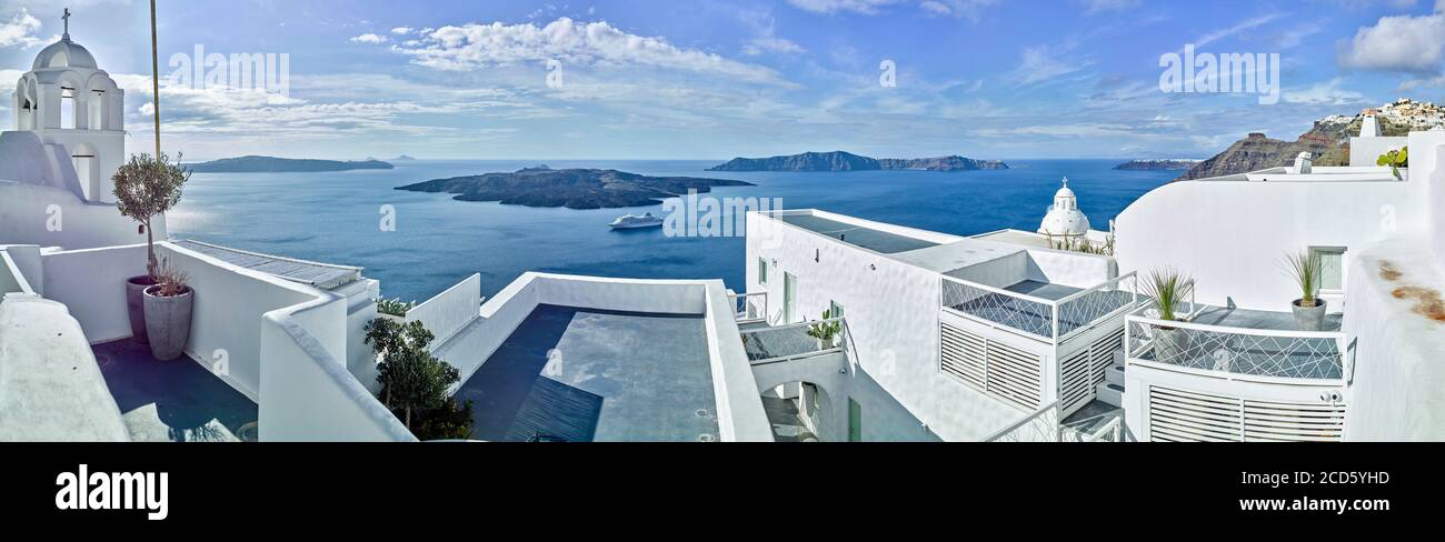 Vista panoramica della caldera, a Fira, Santorini, Grecia Foto Stock