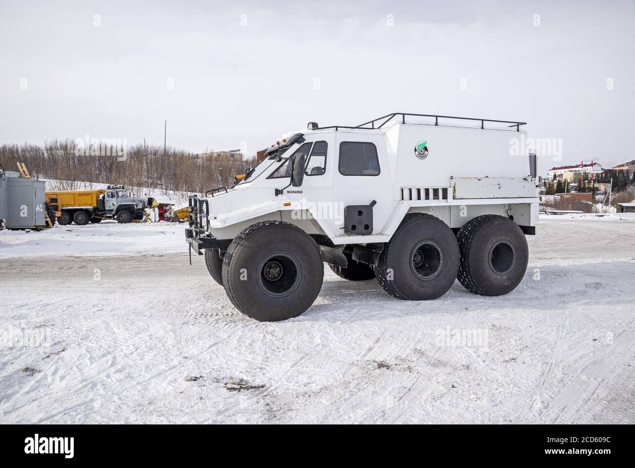 Un Trekol (russo tutto il terreno sei ruote veicolo) nella neve, tundra di Yamalo-Nenets Autonomous Orkug, Russia Foto Stock