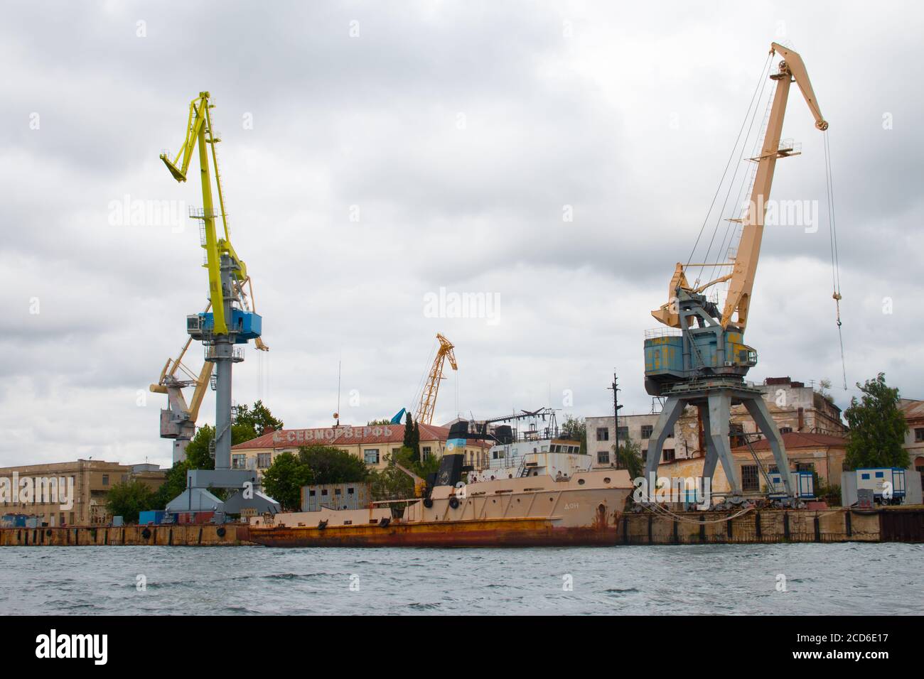 South Bay e Sevastopol Sea Port, Crimea Foto Stock