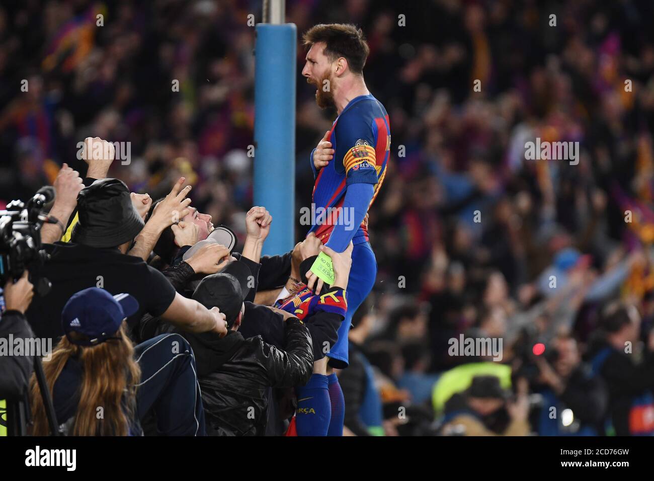 Barcellona, Spagnolo. 8 marzo 2017. Firo UEFA Champions League: 08.03.2017  FC Barcelona - Paris St.Germain 6: 1 Achfinale vittoria storica Giubileo  Lionel messi celebra l'obiettivo della vittoria di Sergi Roberto durante la