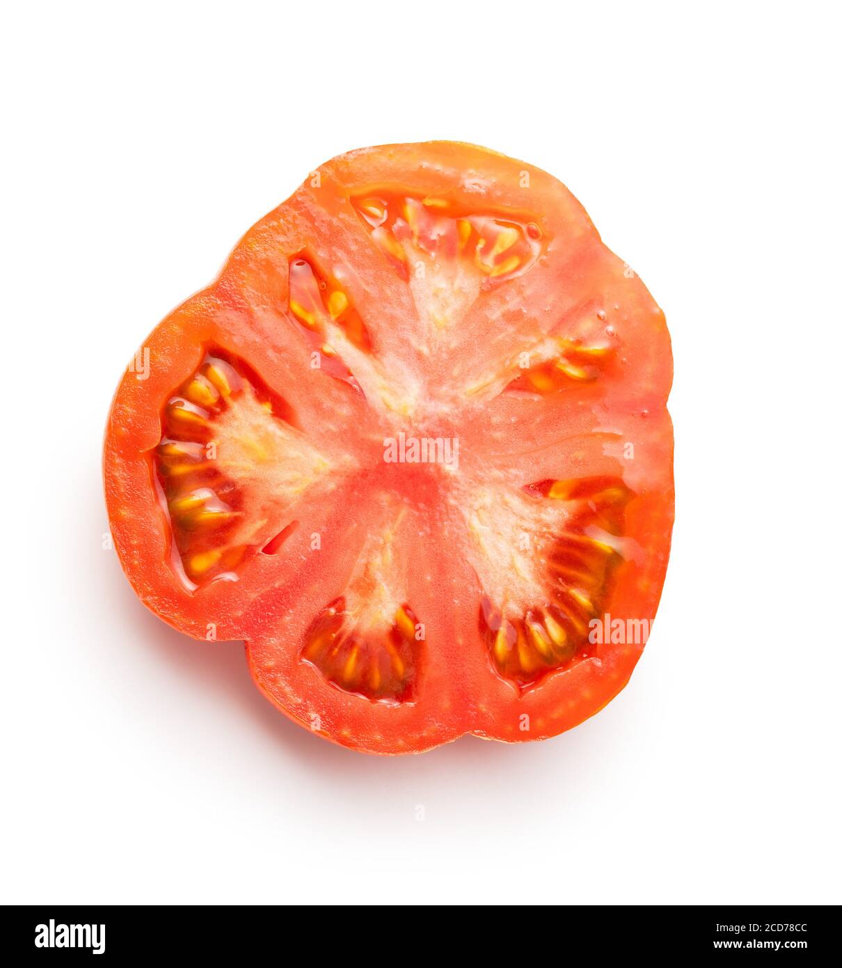 Pomodori di bistecca rossi a fette isolati sul dorso bianco. Foto Stock