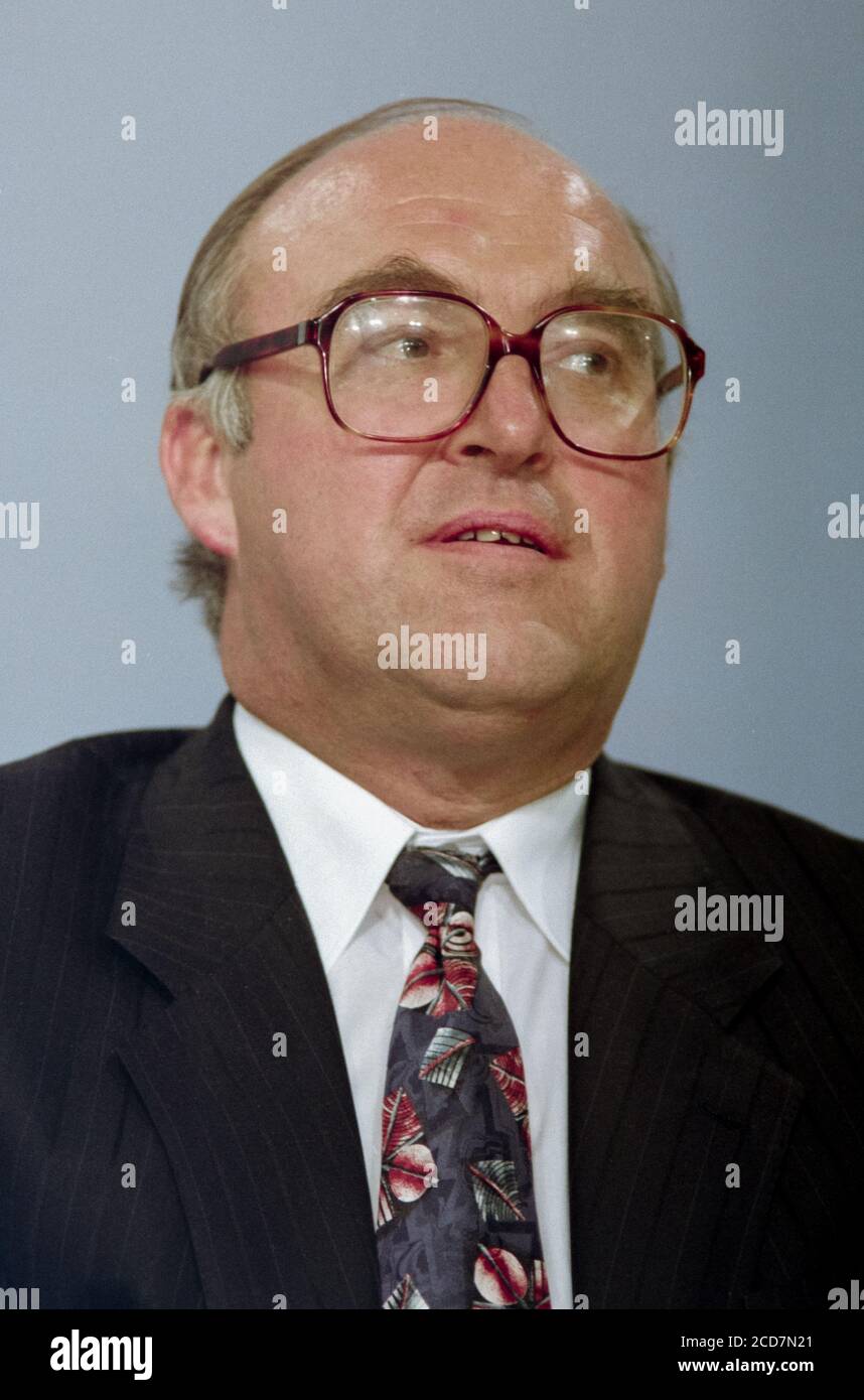 John Smith MP sulla piattaforma alla Conferenza del Partito del lavoro al Centro di Brighton nel Sussex Est. 27 settembre 1993. Foto: Neil Turner Foto Stock