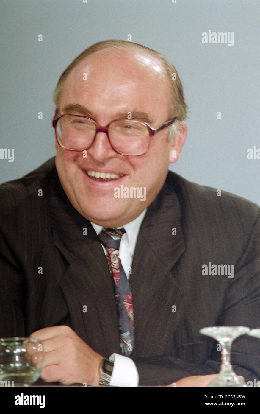 John Smith MP sulla piattaforma alla Conferenza del Partito del lavoro al Centro di Brighton nel Sussex Est. 27 settembre 1993. Foto: Neil Turner Foto Stock