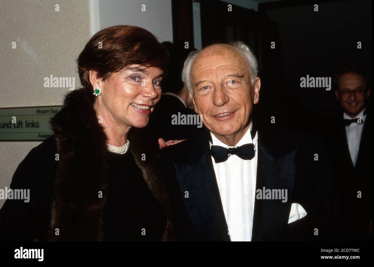 Altbundespräsident Walter Scheel mit Ehefrau Barbara auf dem Frankfurter Opernball, Deutschland 1994. Foto Stock