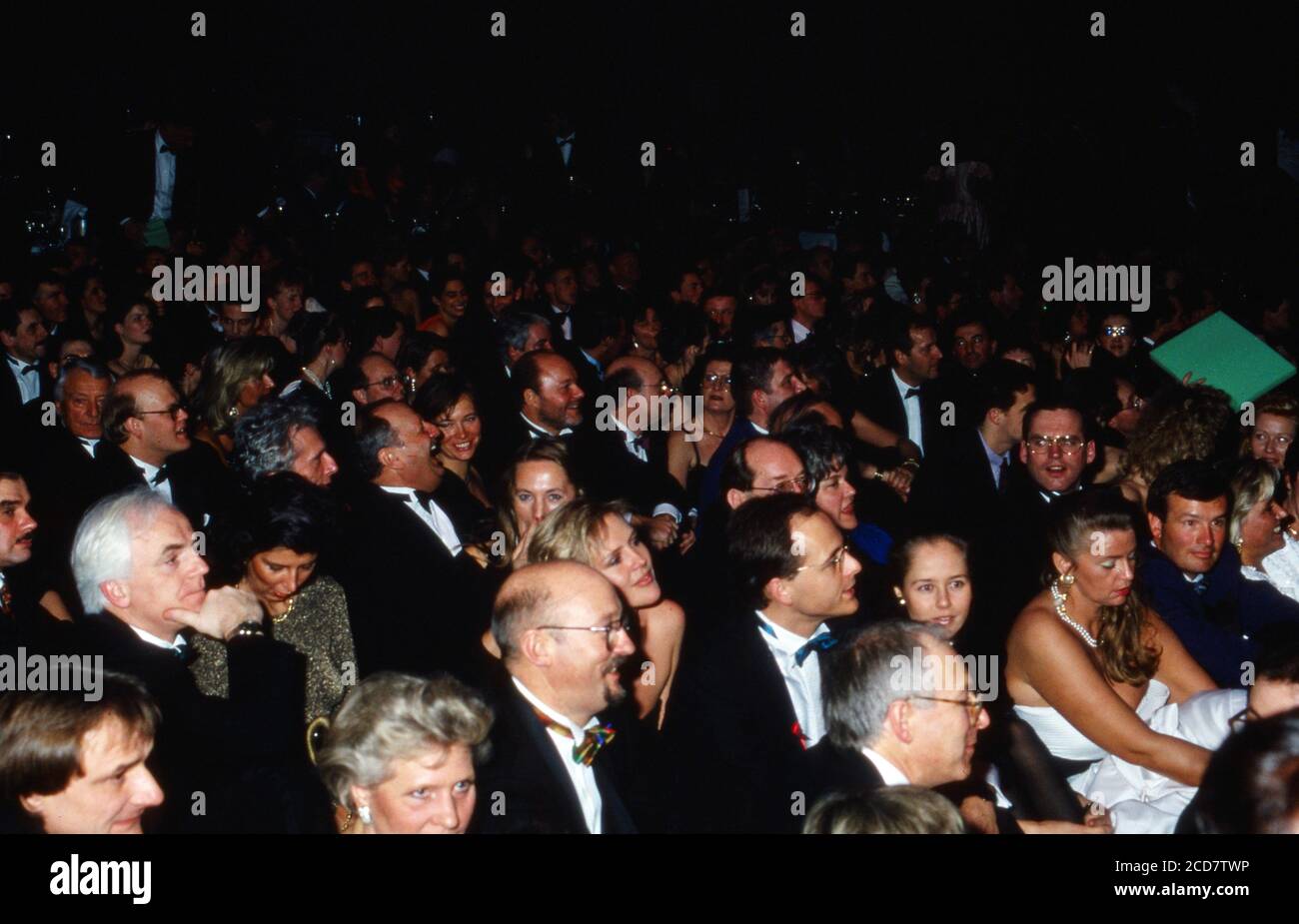 Gäste auf dem Frankfurter Opernball, Deutschland 1994. Foto Stock