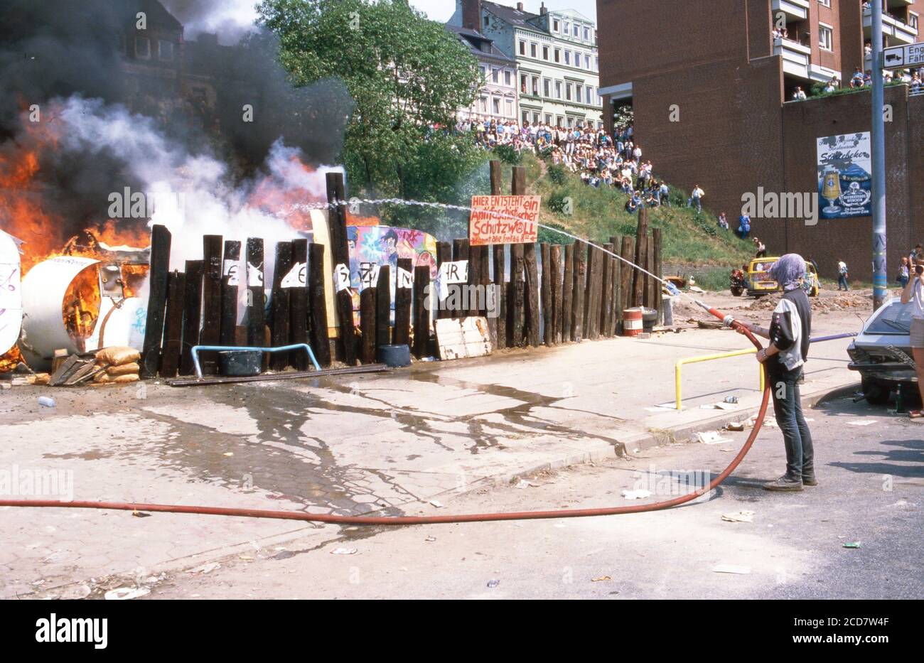 Bildreportage: Räumung einer Wagenburg unter Polizieeinsatz in der Hamburger Hafenstraße, Deutschland 1989. Foto Stock