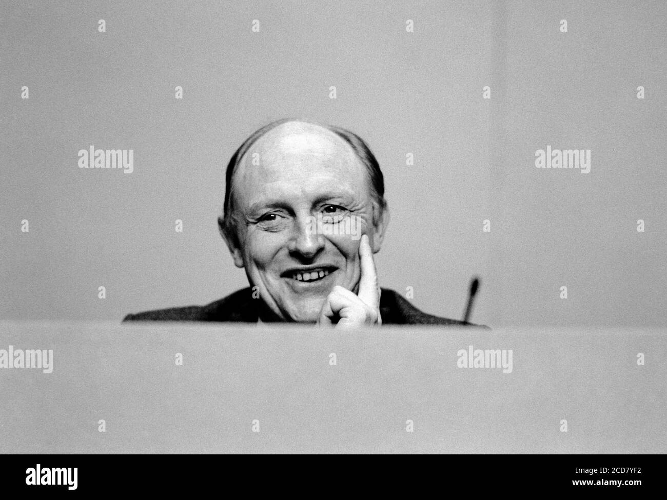 Neil Kinnock e Tom Sawyer alla Conferenza del Governo locale del lavoro di Southampton. 19 febbraio 1989. Foto: Neil Turner Foto Stock