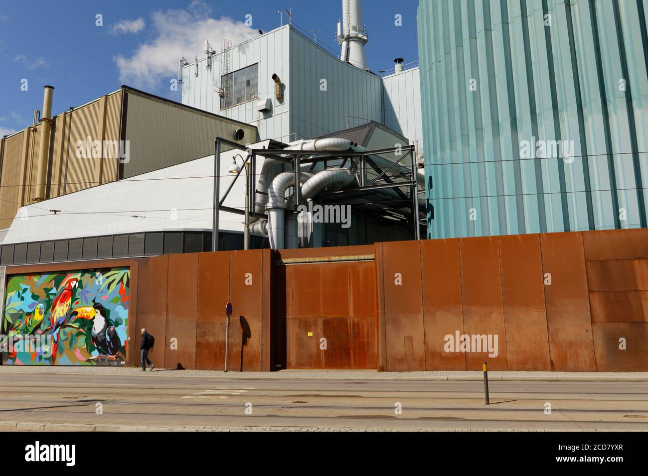 Paesaggio urbano di Goteborg, Svezia, con camino di Rosenlundsverket combinato calore e centrale elettrica Foto Stock