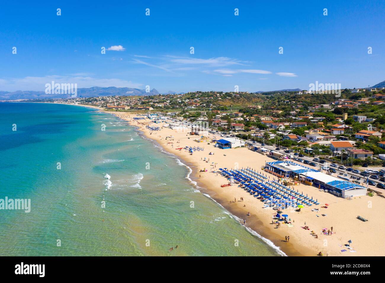 Una spiaggia (Spiaggia Playa) a Castellammare del Golfo, provincia di  Trapani, Sicilia Foto stock - Alamy